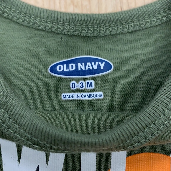 Baby Boy Lot- 0-3 Mo. Carters Incl. Old Navy Brand- 4 shirts-2 pants-1 pr socks - Picture 8 of 17